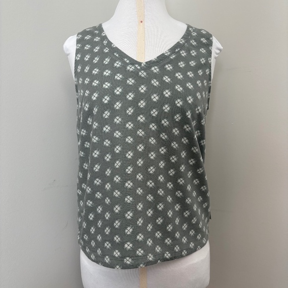 Eddie Bauer Sleeveless V-Neck Tank Olive With Geometric Print Sm - Picture 1 of 11